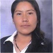 Profesora de matemáticas que enseña a niños de todas las edades
